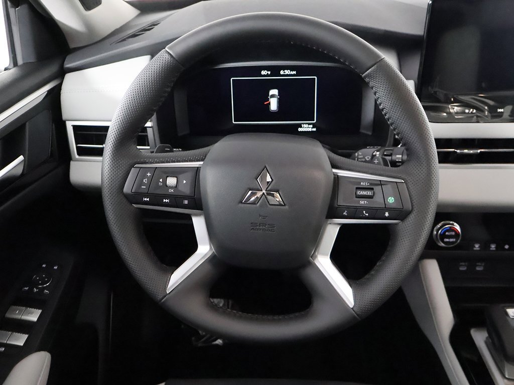 New 2025 Mitsubishi Outlander SE image 41