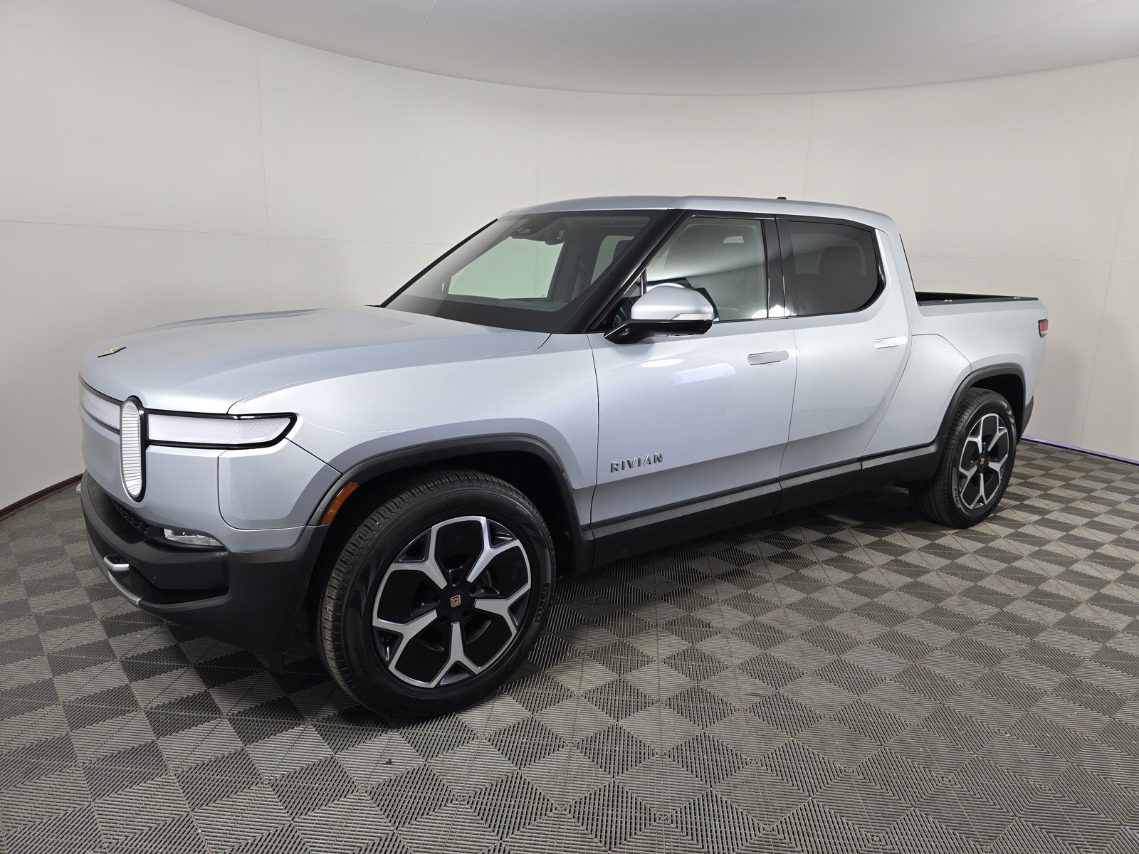 Used 2024 Rivian R1T Adventure AWD/4WD image 1