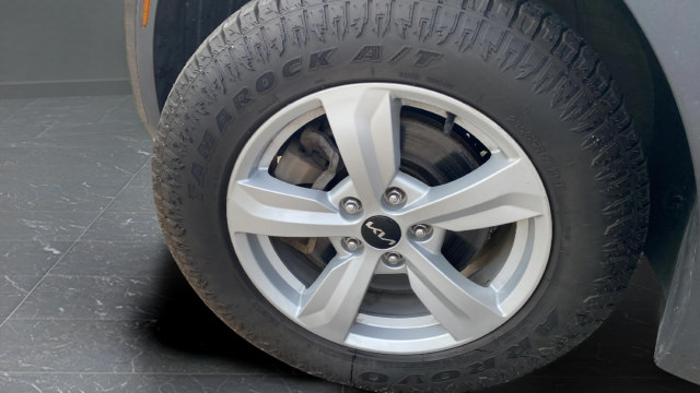 Used 2023 Kia Sorento LX AWD/4WD image 31