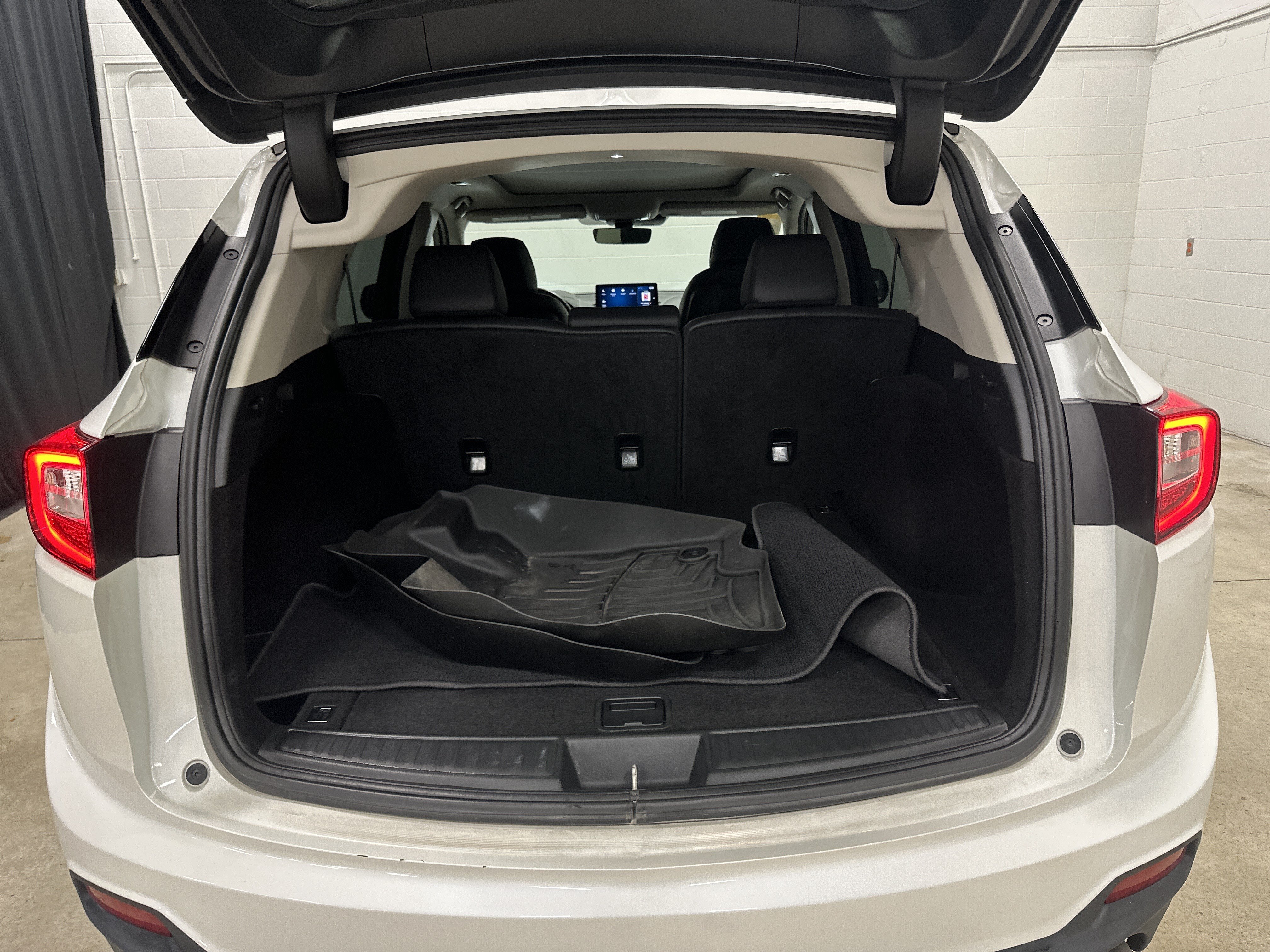 Used 2020 Acura RDX SH-AWD image 32