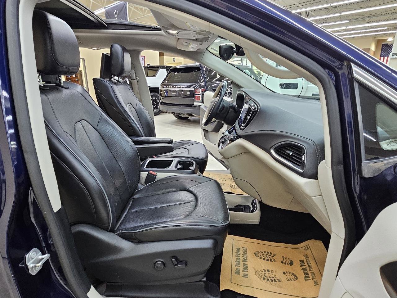 Used 2017 Chrysler Pacifica Limited FWD image 22