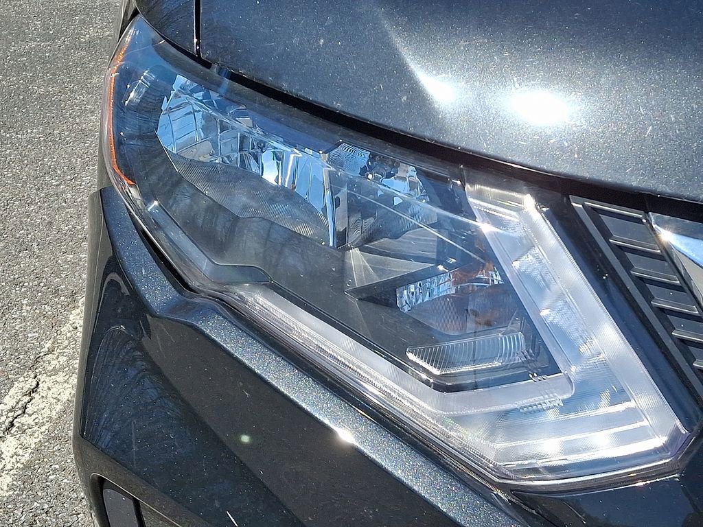 Used 2020 Nissan Rogue SV image 4