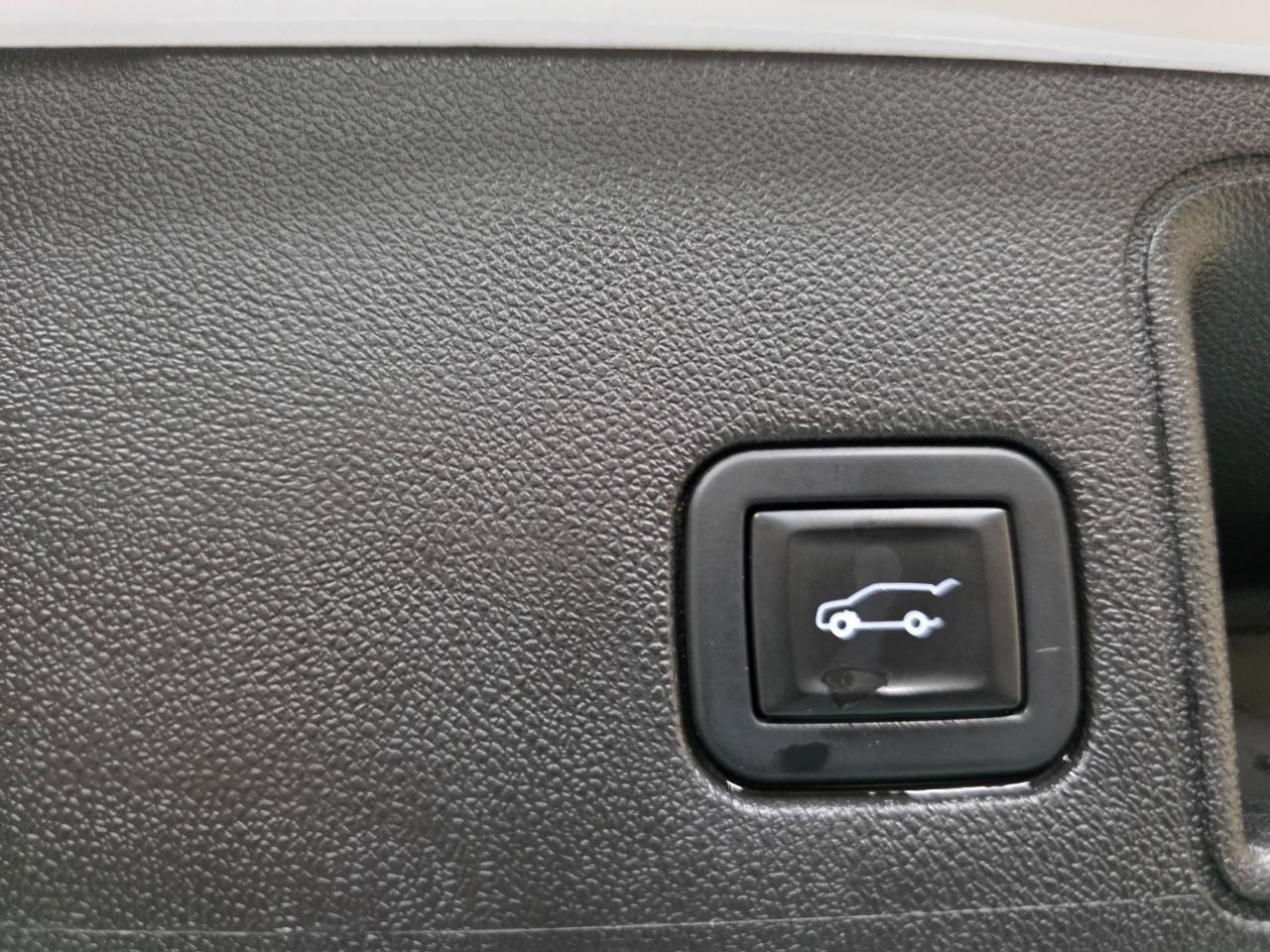 Used 2020 GMC Terrain SLT w/ Preferred Package AWD/4WD image 22