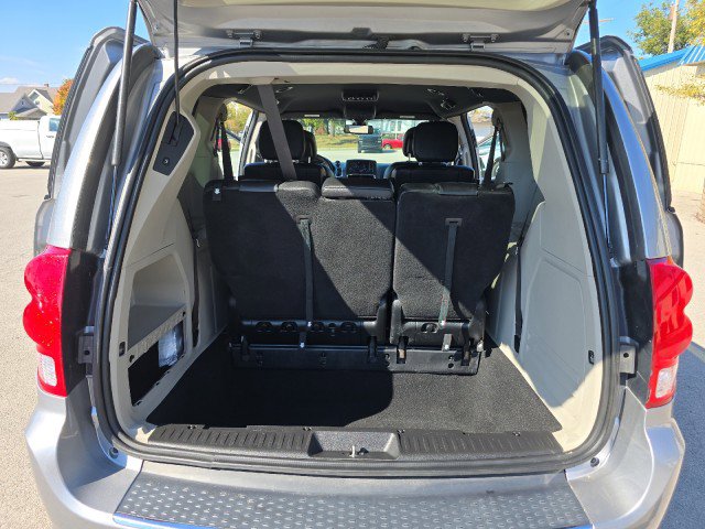 Used 2020 Dodge Grand Caravan SXT image 32
