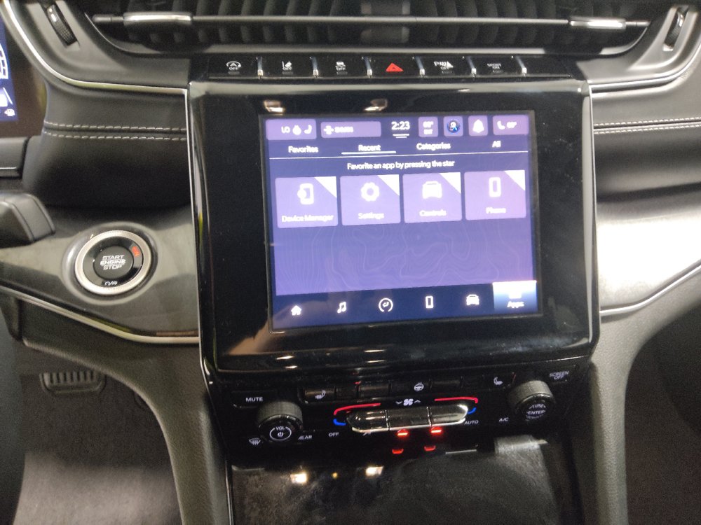 Used 2022 Jeep Grand Cherokee Laredo w/ Luxury Tech Group I AWD/4WD image 25