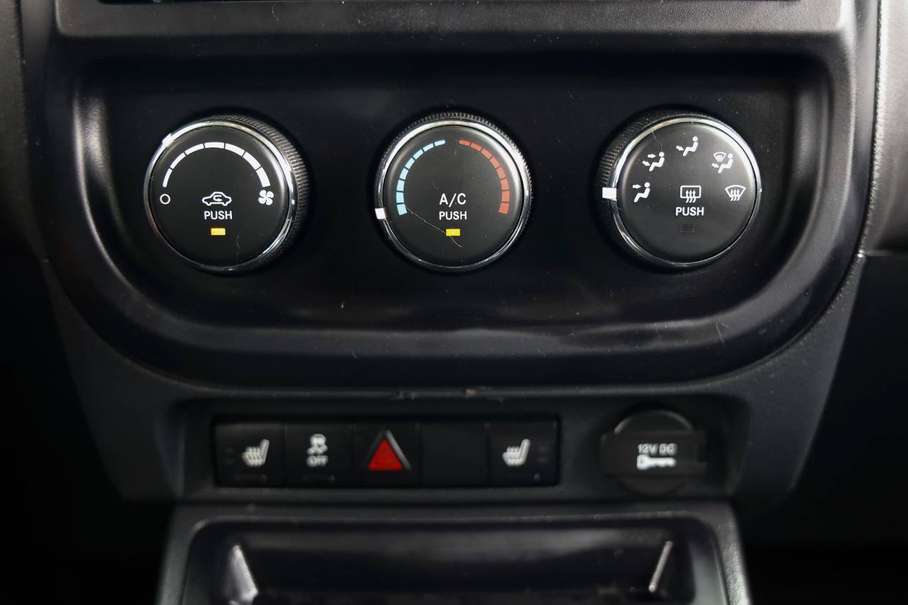 Used 2016 Jeep Patriot Latitude AWD/4WD image 30
