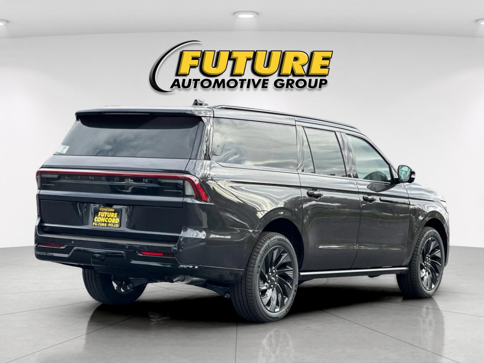 New 2027 Lincoln Navigator L Reserve w/ Jet Appearance Package AWD/4WD image 3