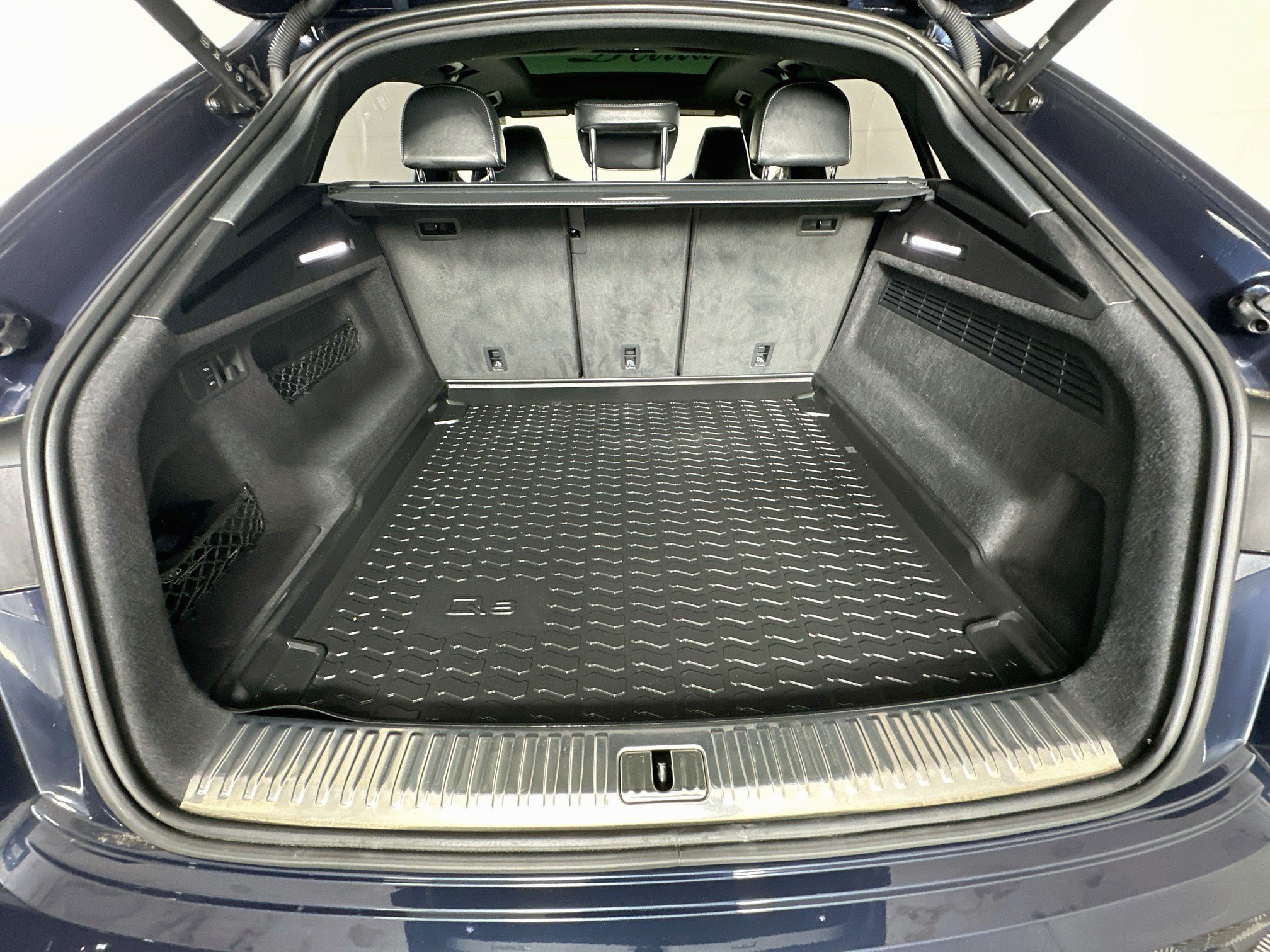 Used 2025 Audi SQ8 Prestige AWD/4WD image 25