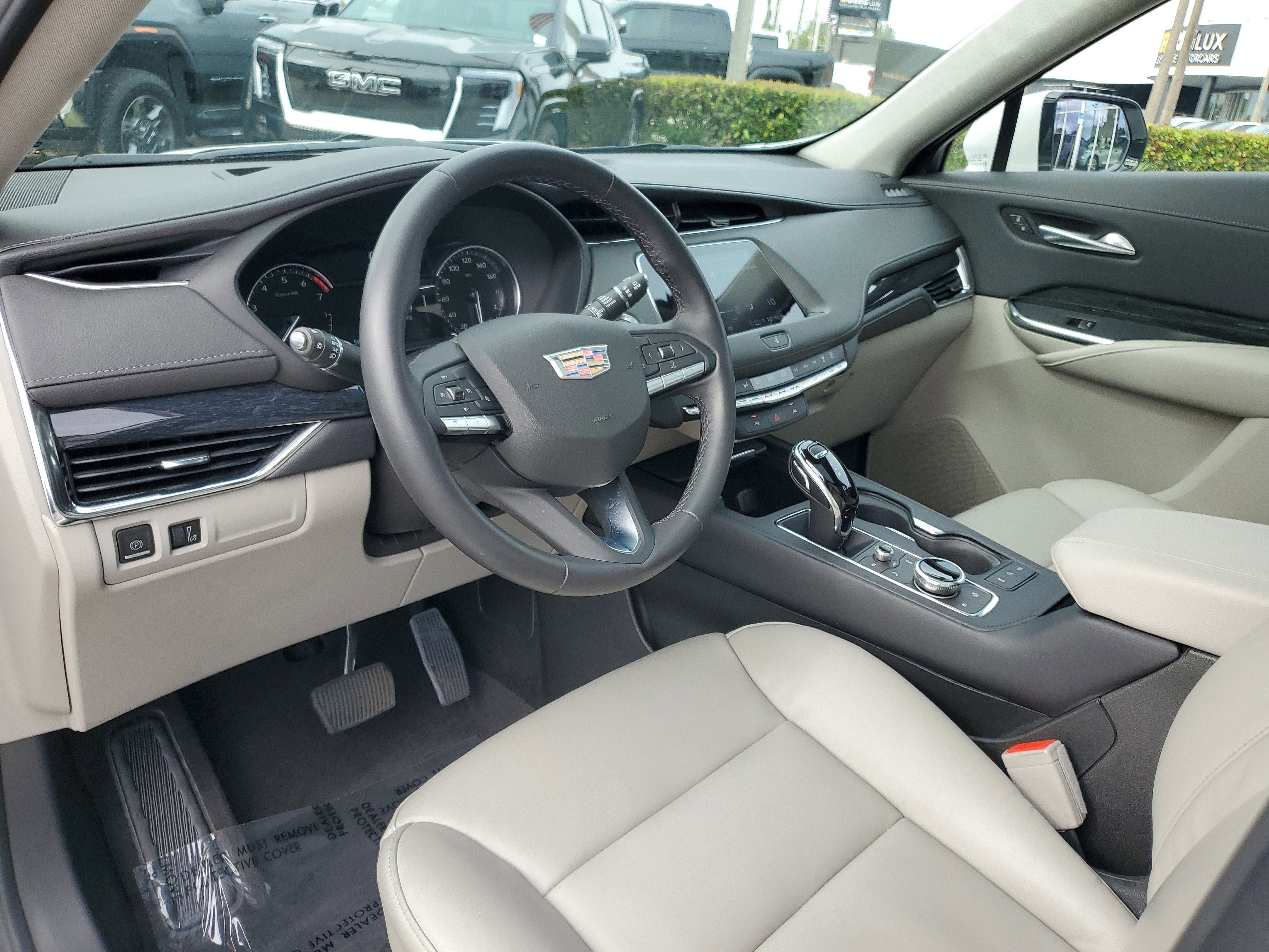 Used 2023 Cadillac XT4 Premium Luxury w/ Driver Assist Package image 9