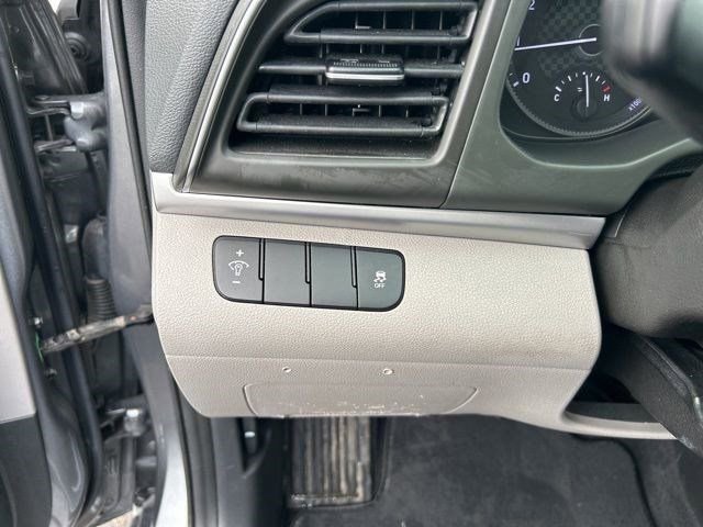 Used 2019 Hyundai Elantra SE image 19