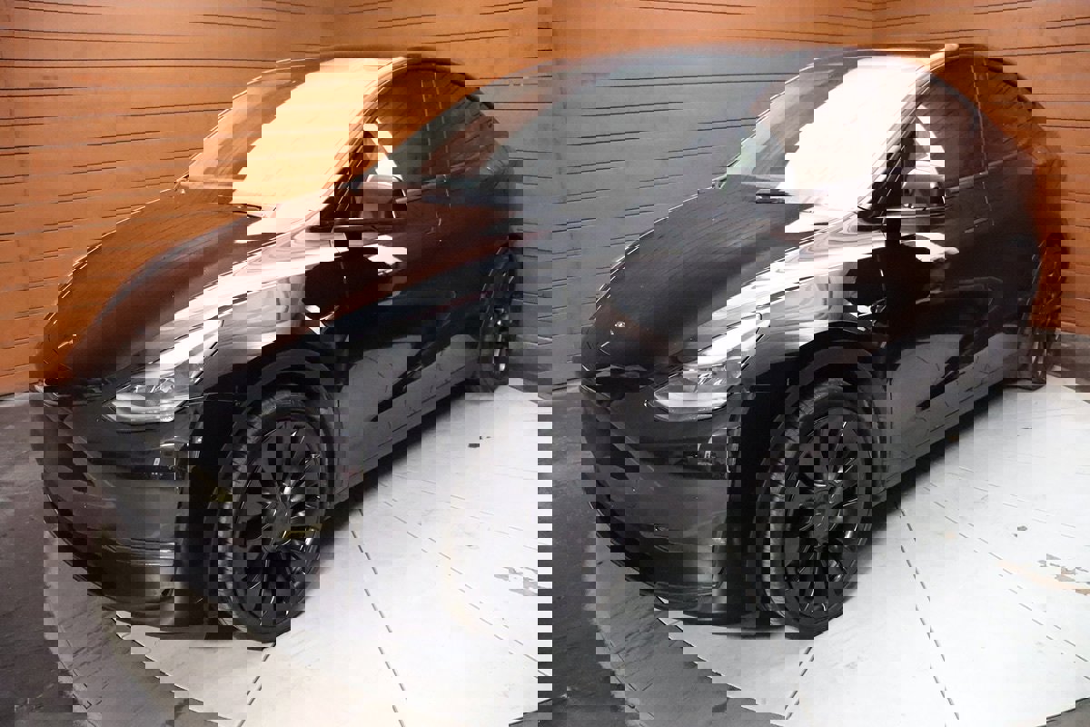 Used 2022 Tesla Model Y Performance image 32