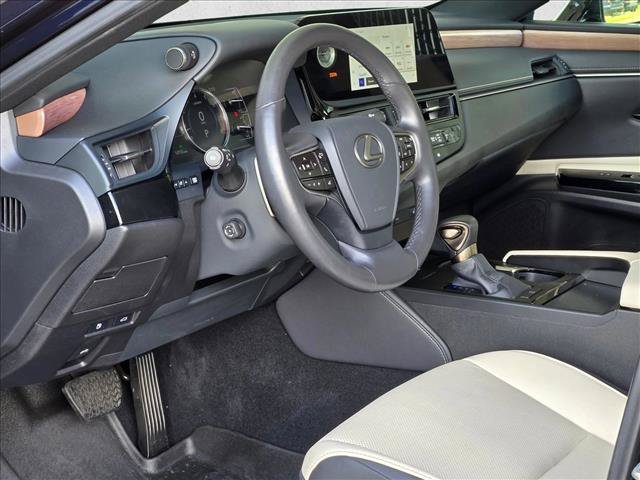 Used 2025 Lexus ES 350 w/ Premium Package FWD image 9