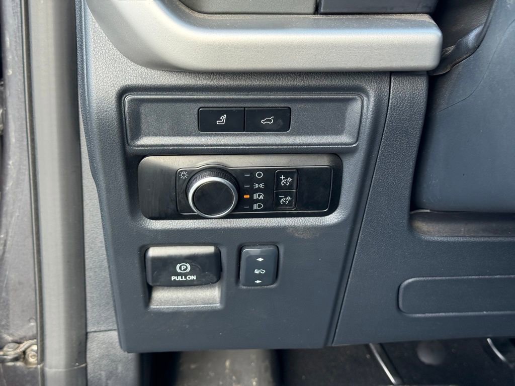 Used 2024 Ford Expedition Max XLT image 18