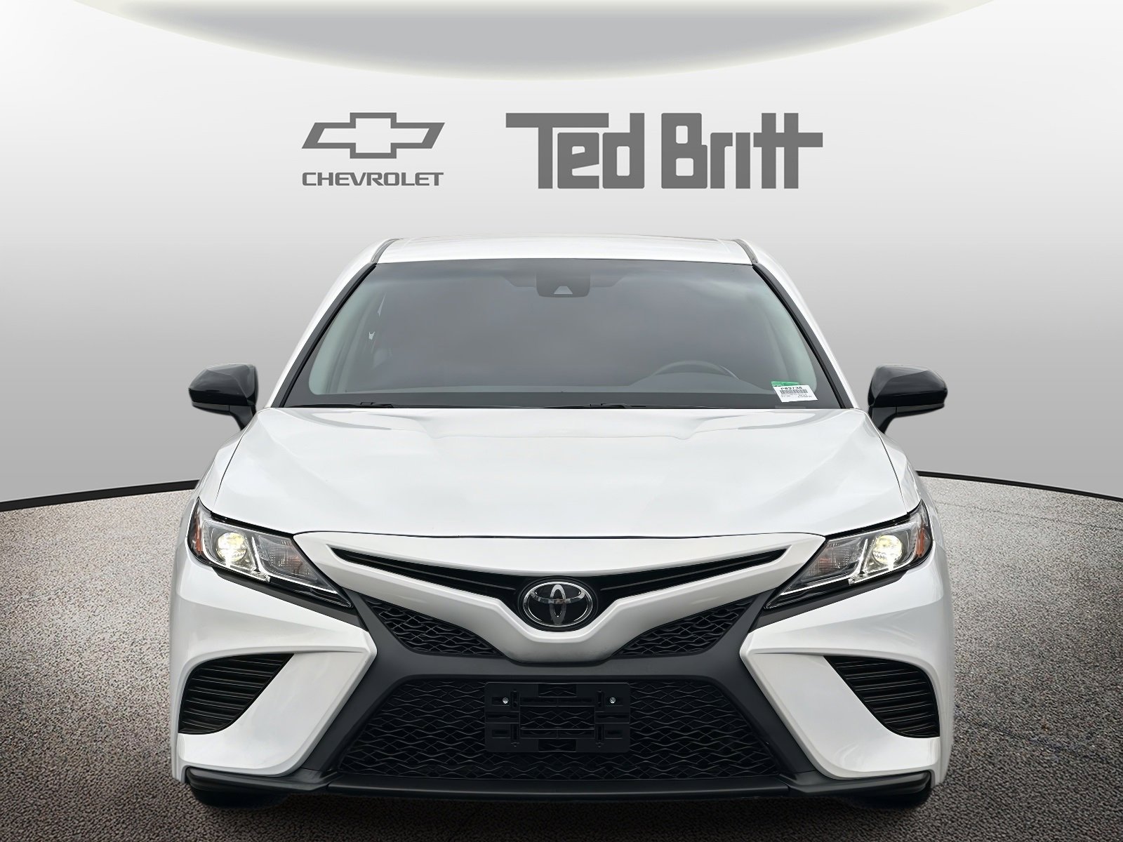 Used 2020 Toyota Camry SE image 2