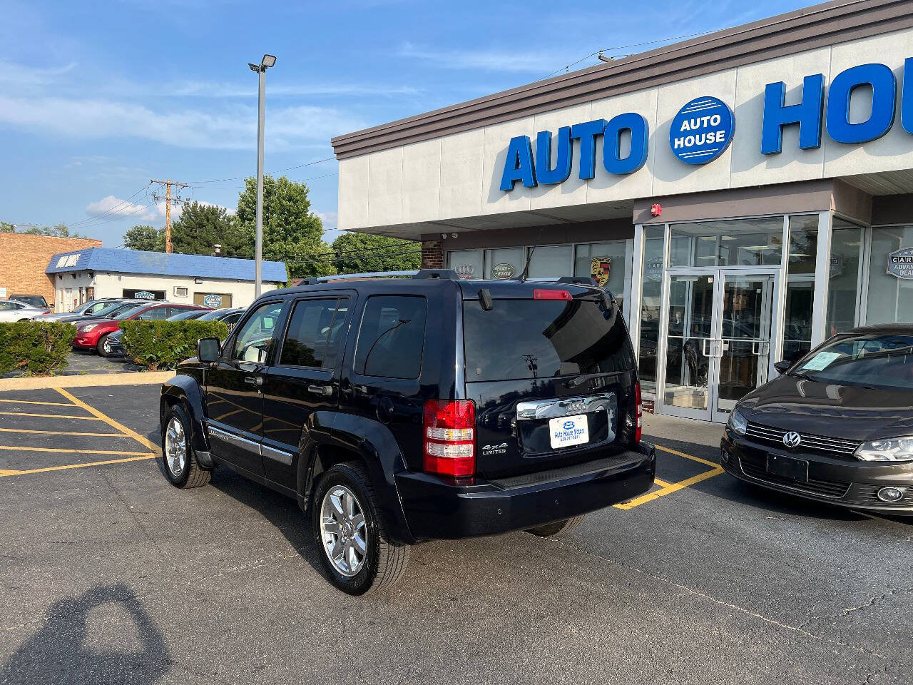 Used 2011 Jeep Liberty Limited w/ Tire & Wheel Group AWD/4WD image 11