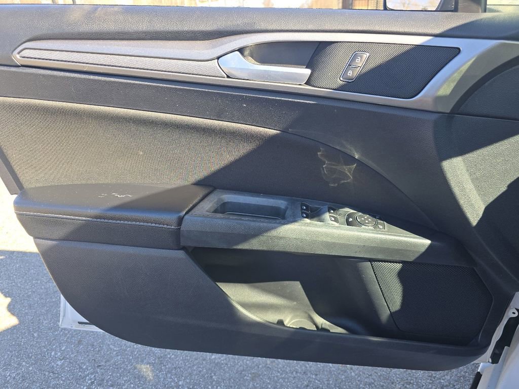 Used 2019 Ford Fusion SE AWD/4WD image 25