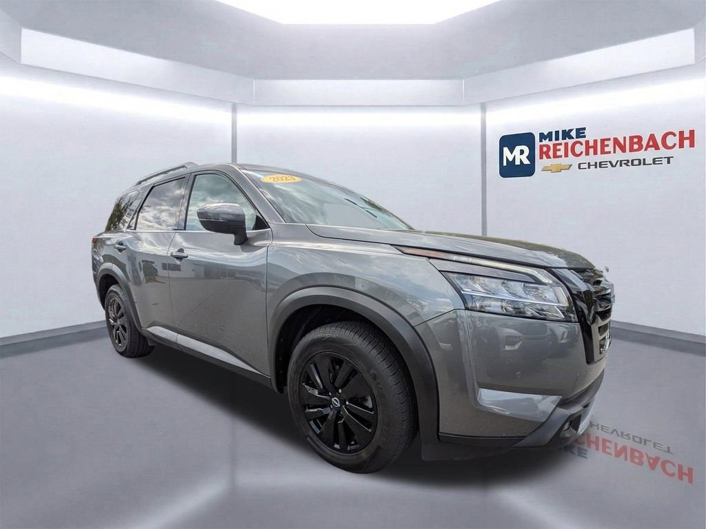 Used 2023 Nissan Pathfinder SL image 2