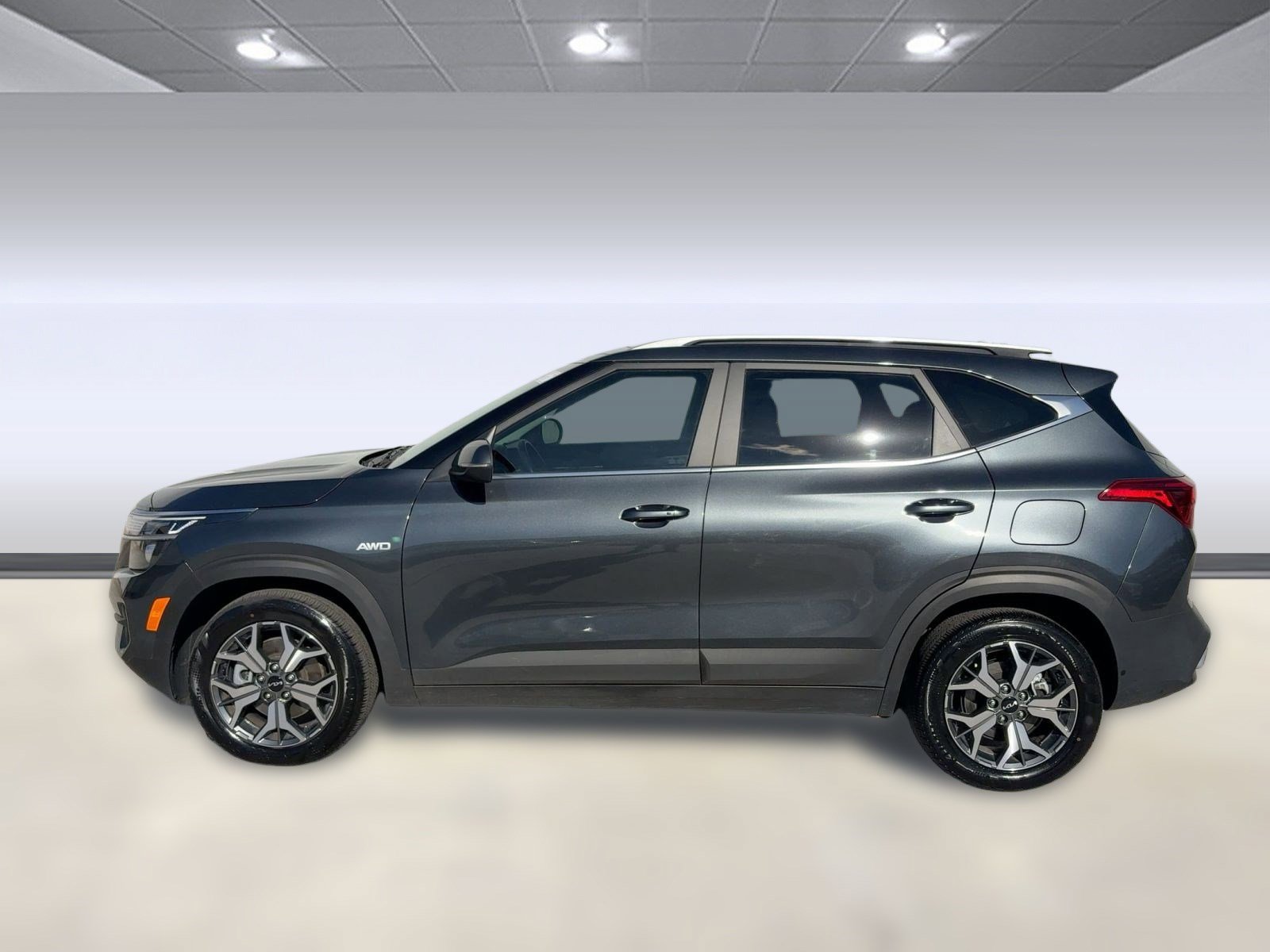 Used 2023 Kia Seltos EX image 2