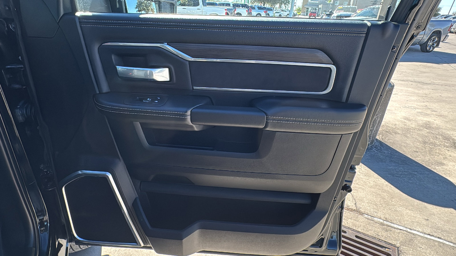 Used 2025 RAM 3500 Laramie w/ Night Edition image 29