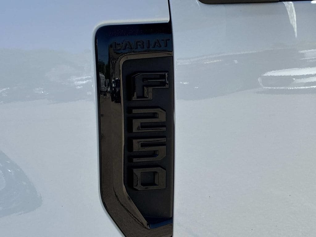 Used 2022 Ford F250 Lariat w/ Black Appearance Package AWD/4WD image 19