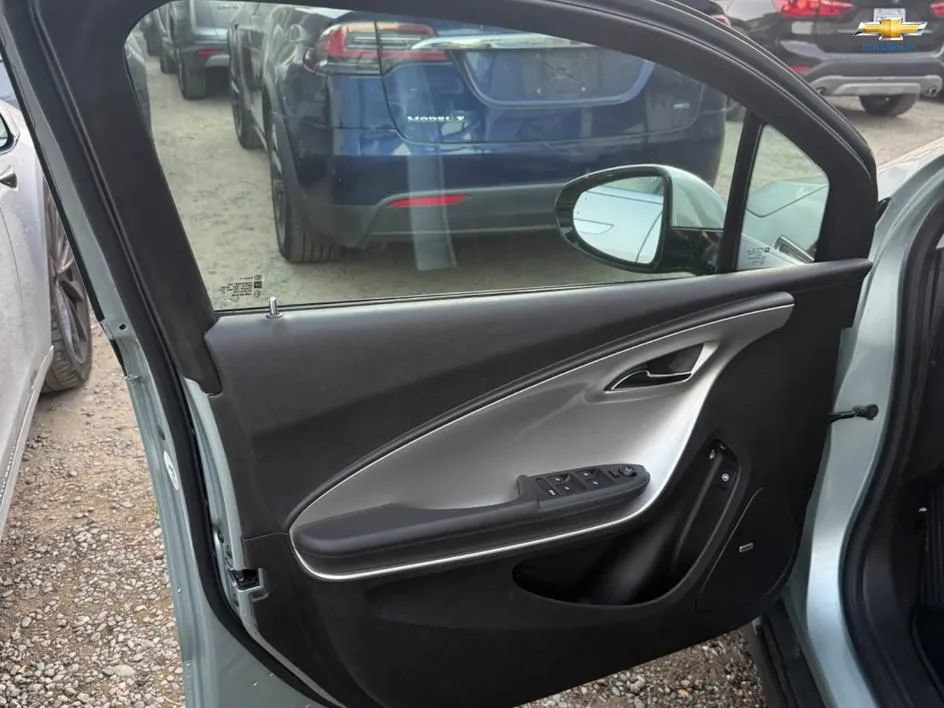 Used 2013 Chevrolet Volt Premium w/ Premium Trim Package FWD image 19