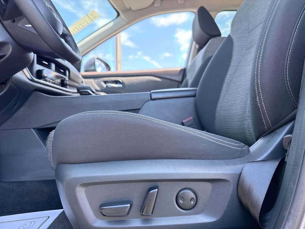 Used 2023 Nissan Rogue SV FWD image 12