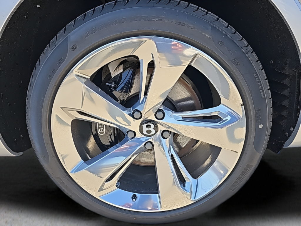 New 2024 Bentley Bentayga AWD/4WD image 11