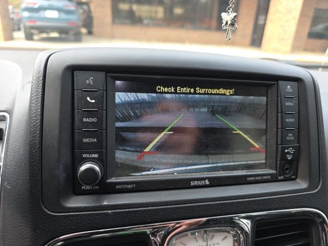 Used 2015 Chrysler Town & Country Touring-L w/ Driver Convenience Group image 19