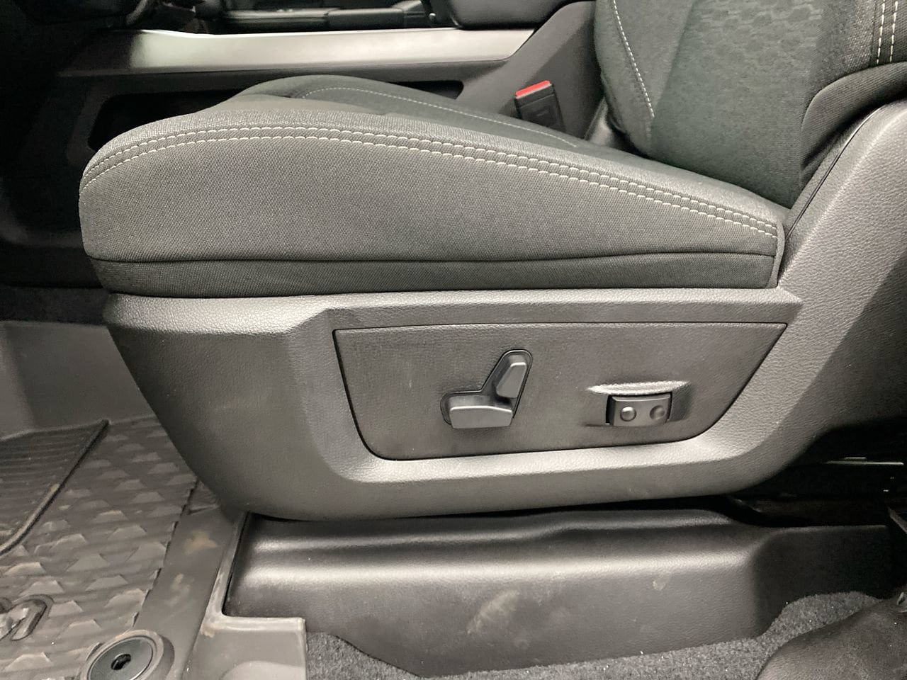 New 2026 RAM 2500 Big Horn AWD/4WD image 13