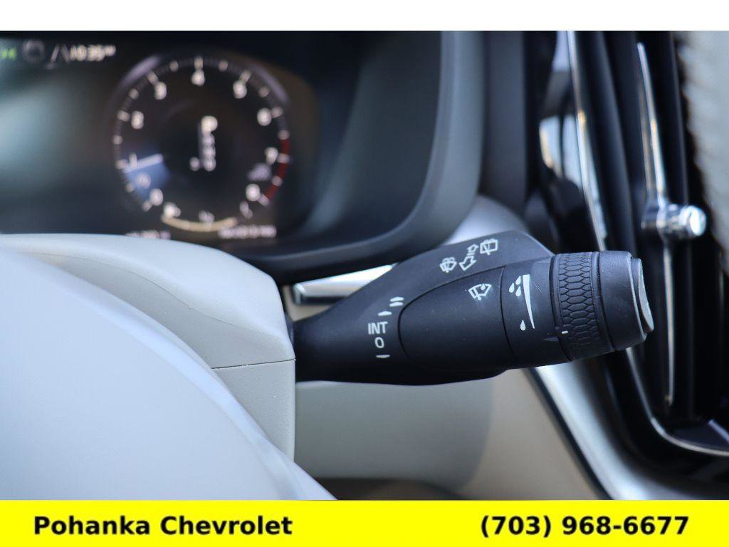 Used 2019 Volvo XC60 T6 Momentum w/ Advanced Package image 11