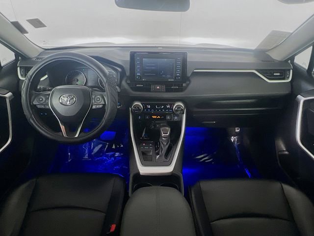 Used 2020 Toyota RAV4 XLE Premium FWD image 28