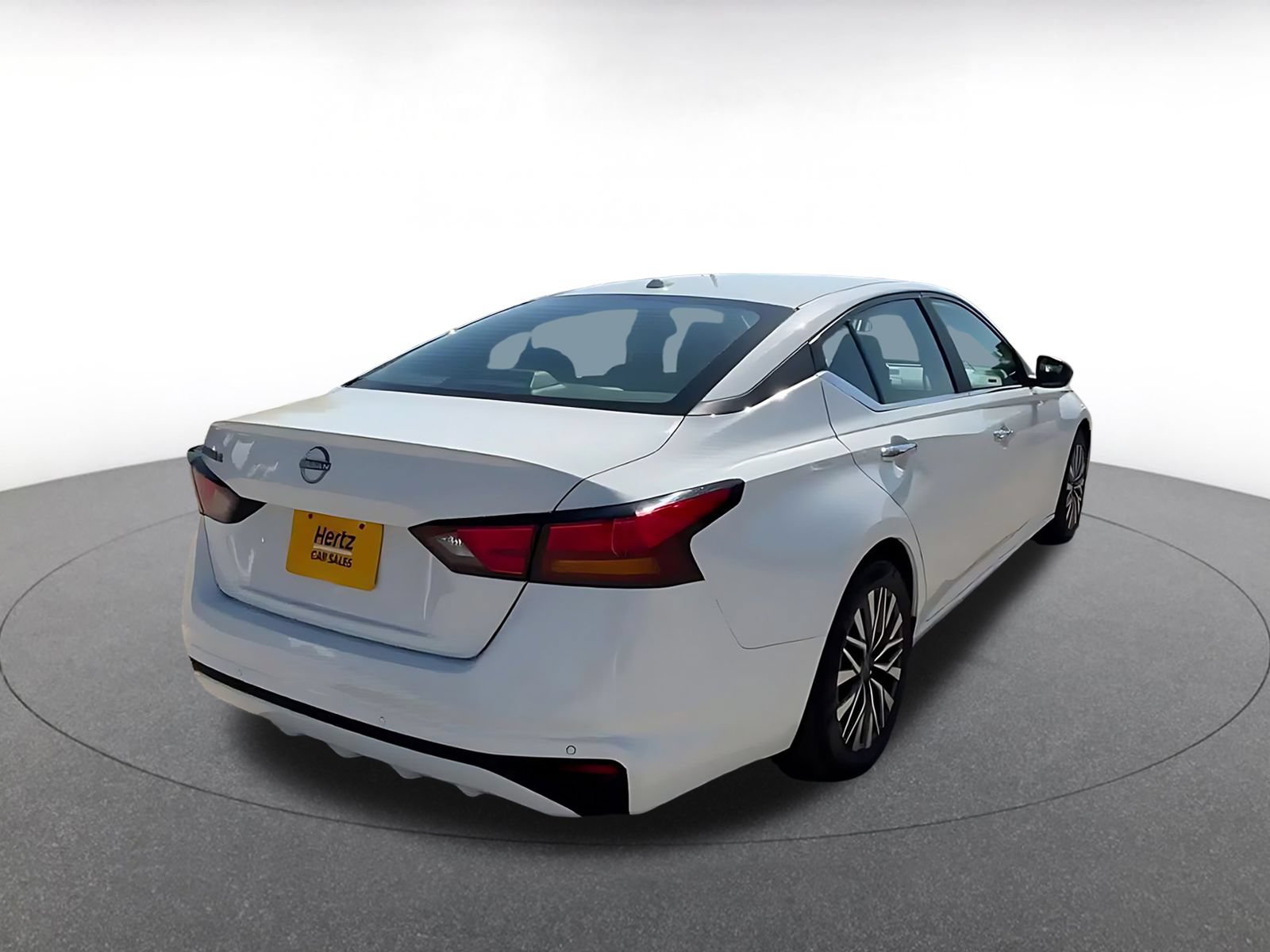 Used 2025 Nissan Altima 2.5 SV FWD image 14