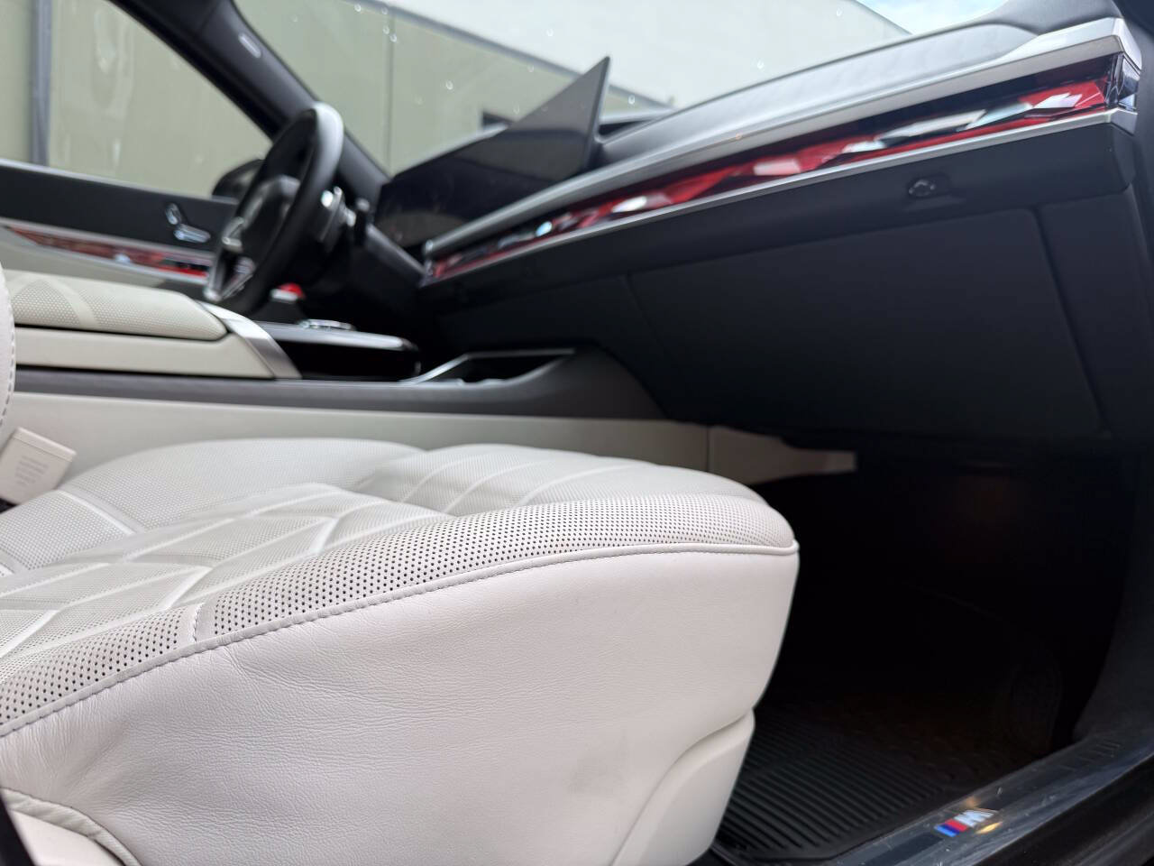 Used 2023 BMW 760i xDrive AWD/4WD image 38