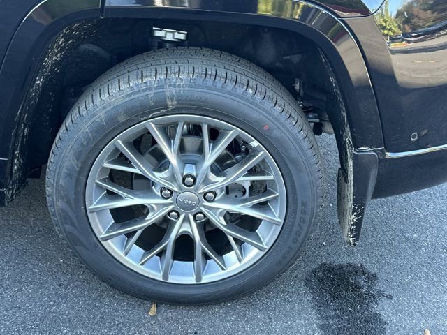 New 2025 Jeep Grand Cherokee Summit w/ Luxury Tech Group V image 18