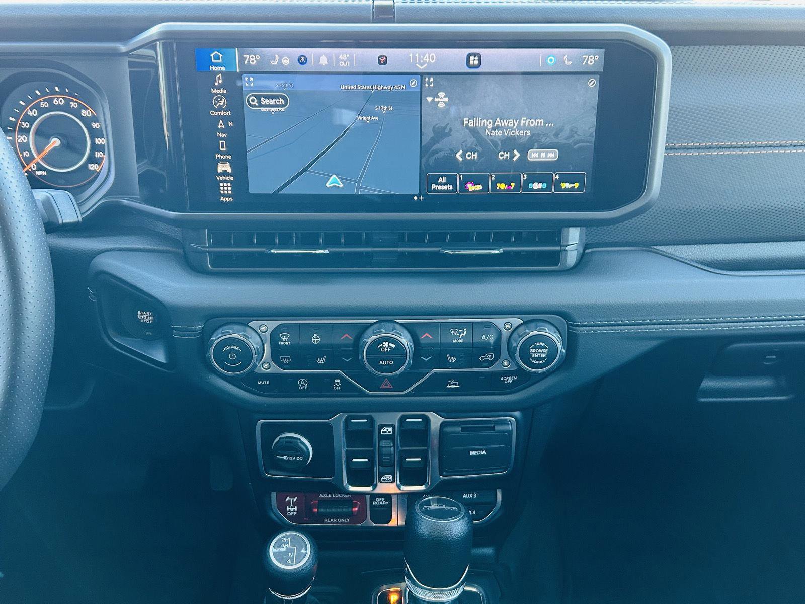 Used 2024 Jeep Gladiator Mojave w/ Technology Group image 19