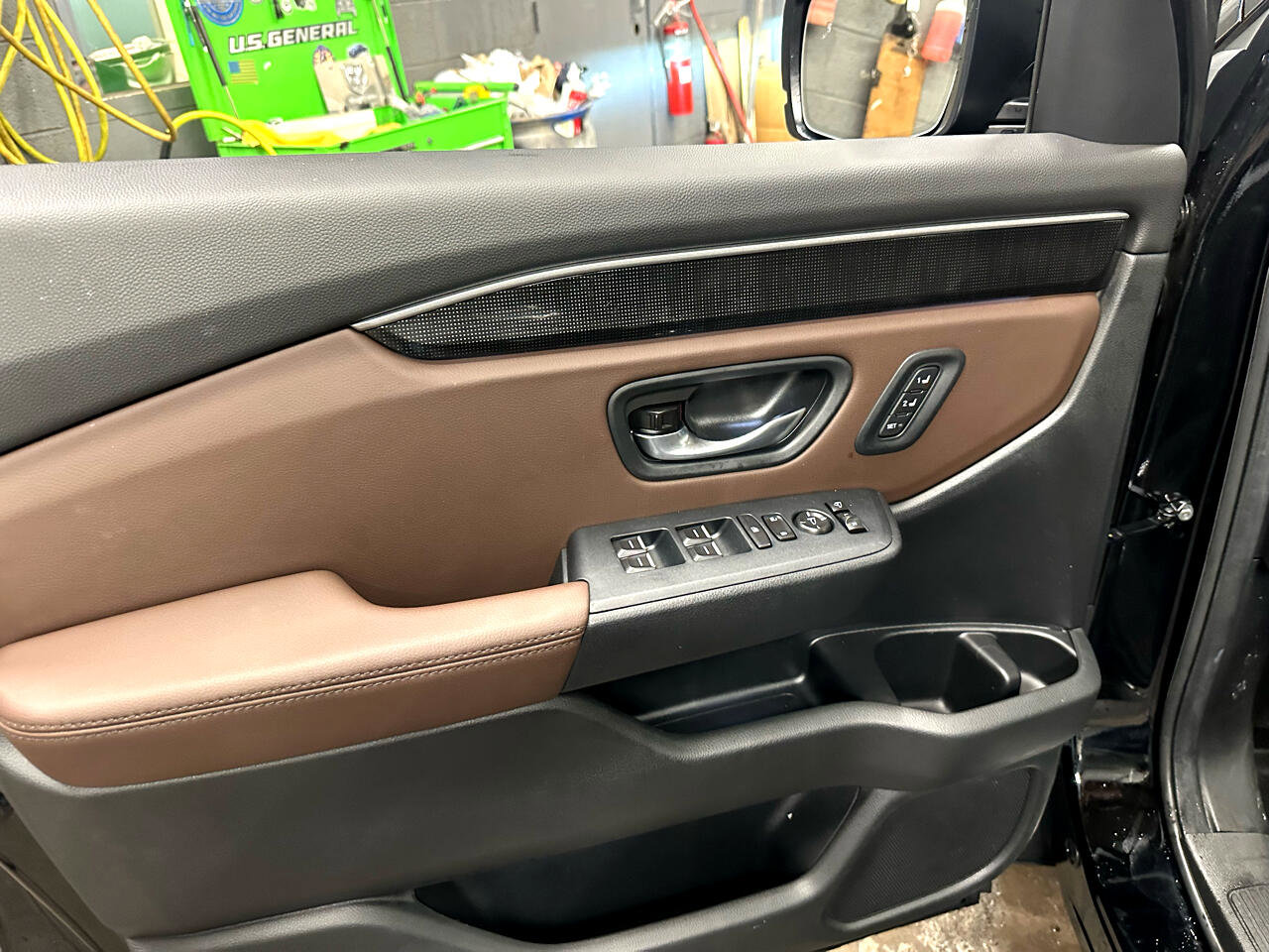 Used 2025 Honda Pilot Elite image 9