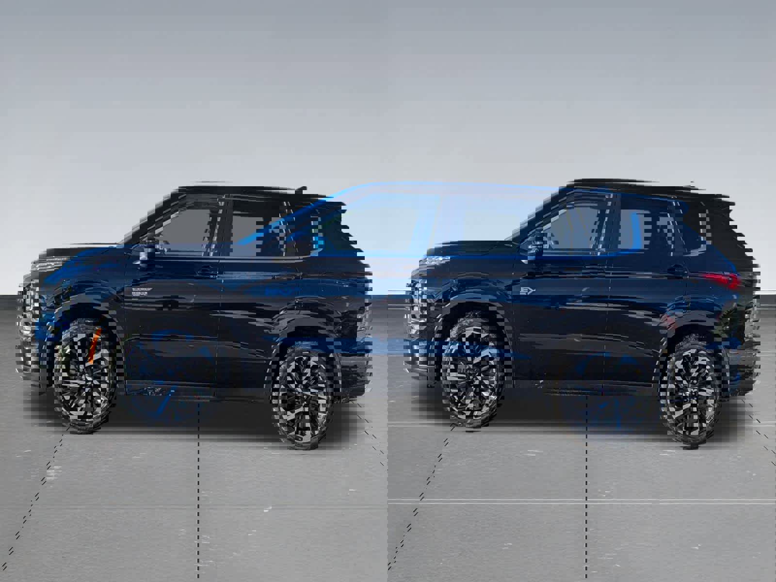 Used 2023 Mitsubishi Outlander SE image 3