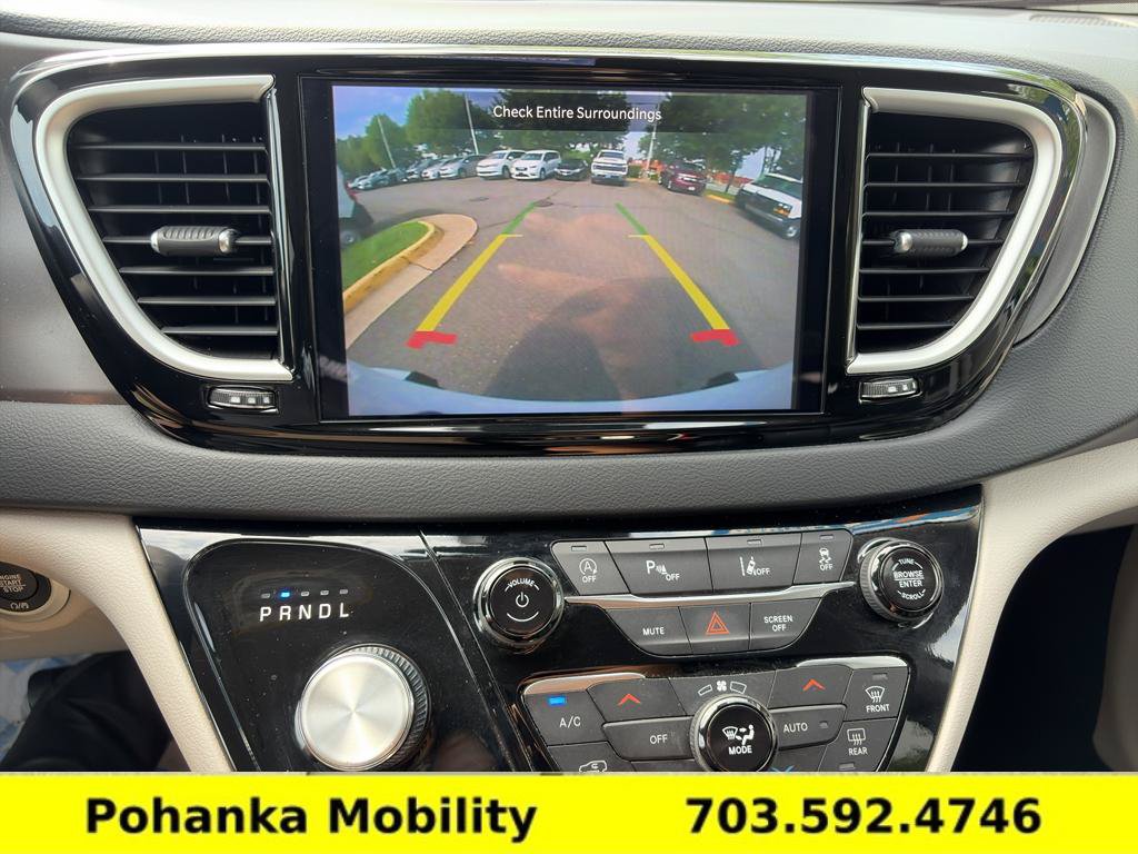 Used 2024 Chrysler Pacifica Touring-L FWD image 20
