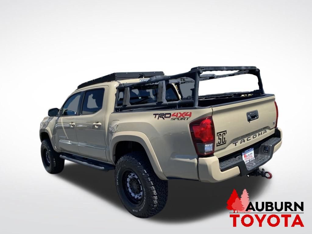 Used 2018 Toyota Tacoma TRD Sport AWD/4WD image 5