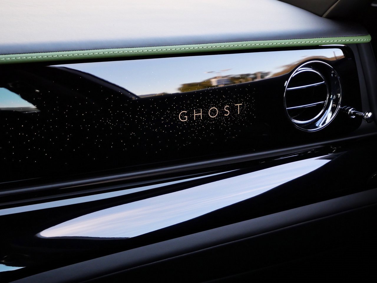 Used 2023 Rolls-Royce Ghost image 19