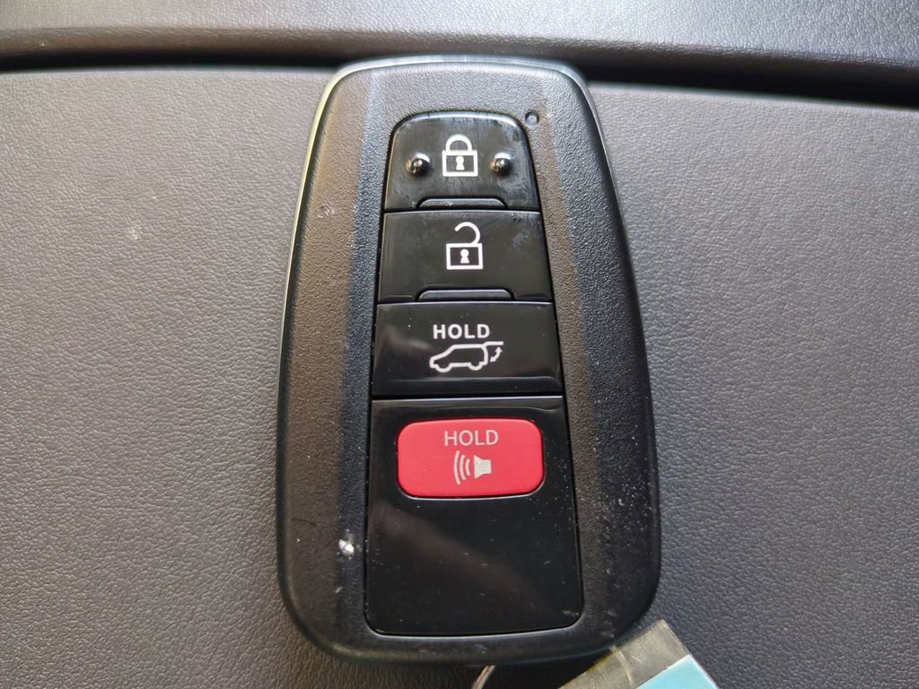 Used 2021 Toyota Highlander Platinum image 40