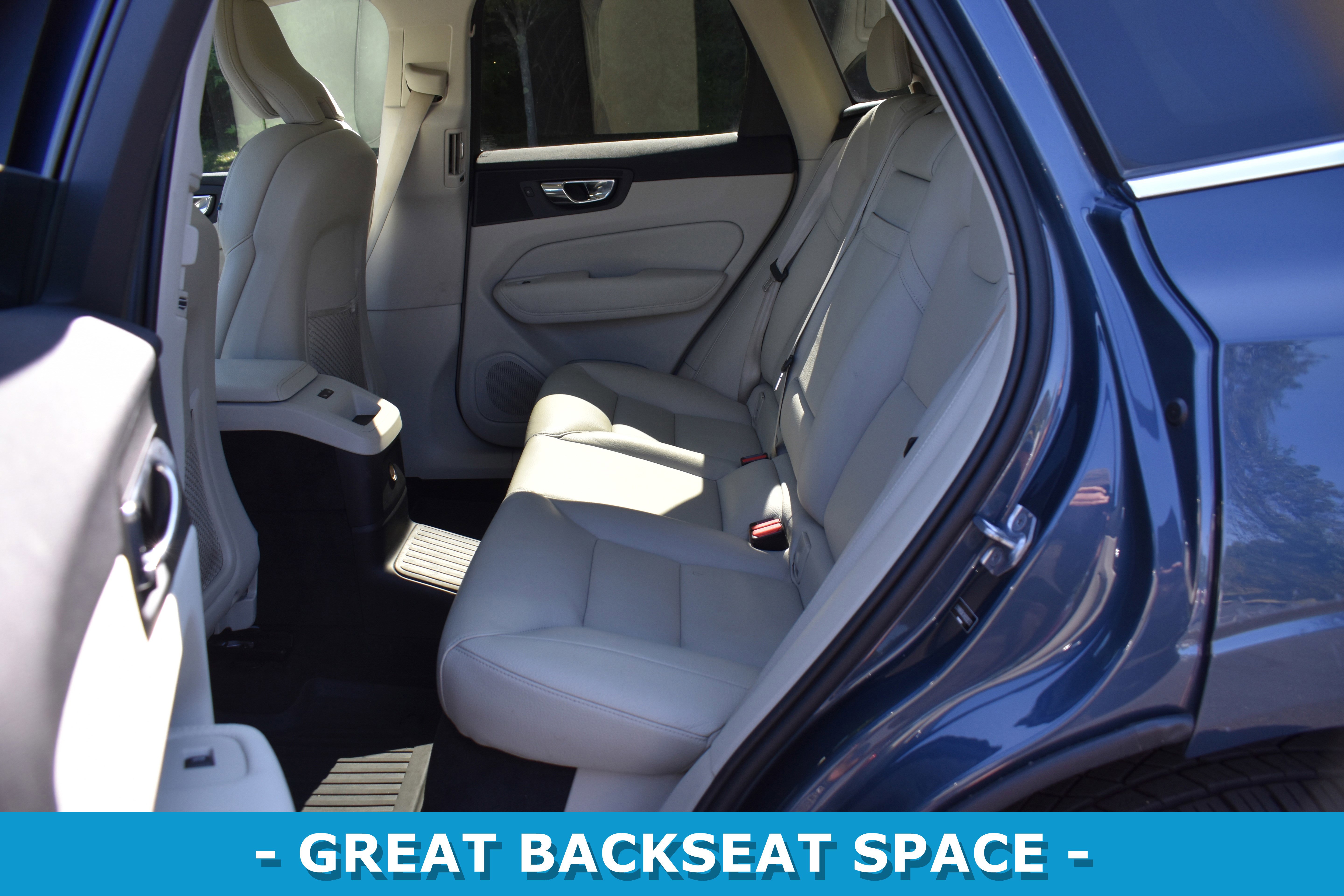 Used 2019 Volvo XC60 T8 Momentum w/ Advanced Package image 9