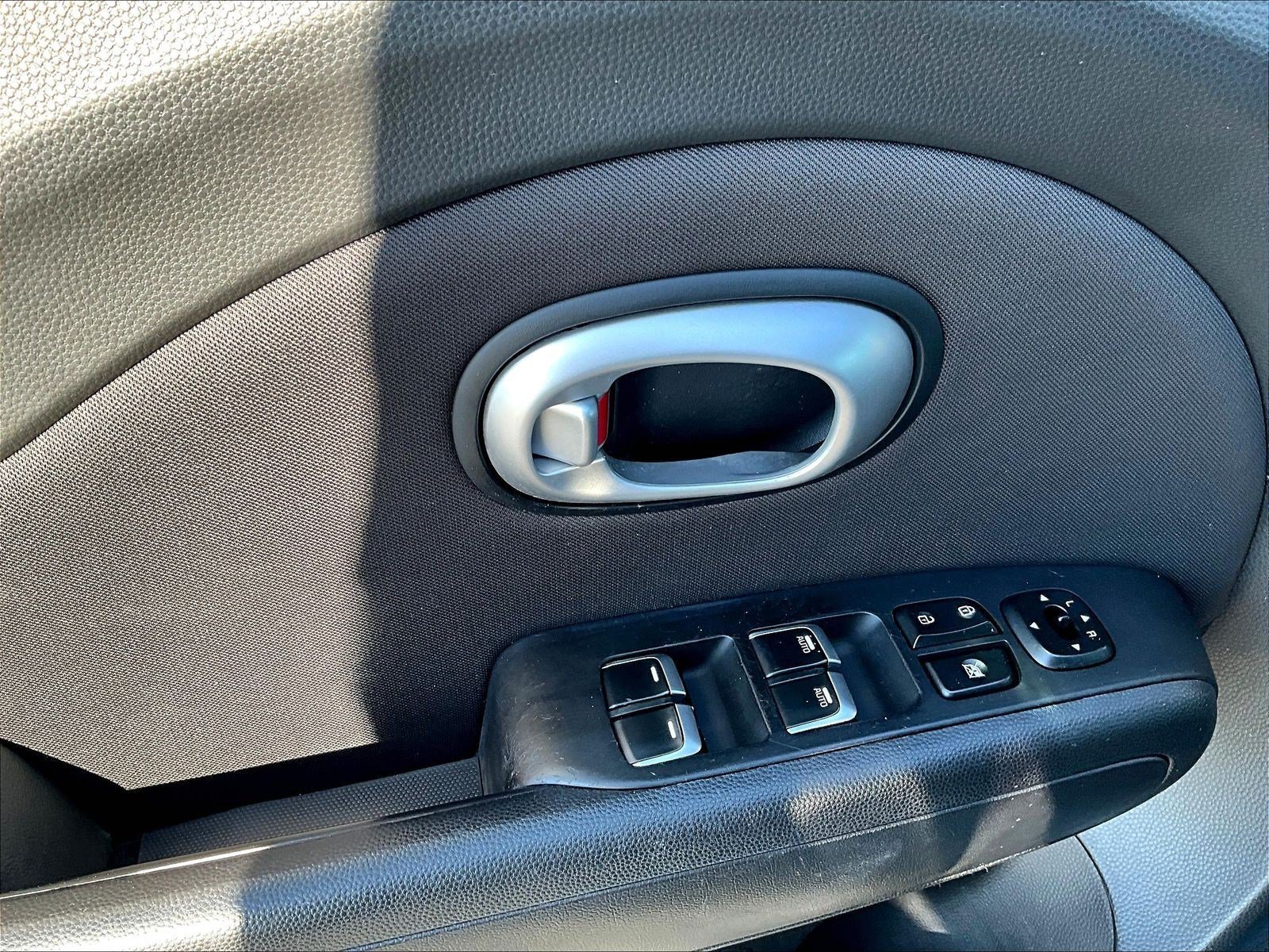 Used 2018 Kia Soul + FWD image 34
