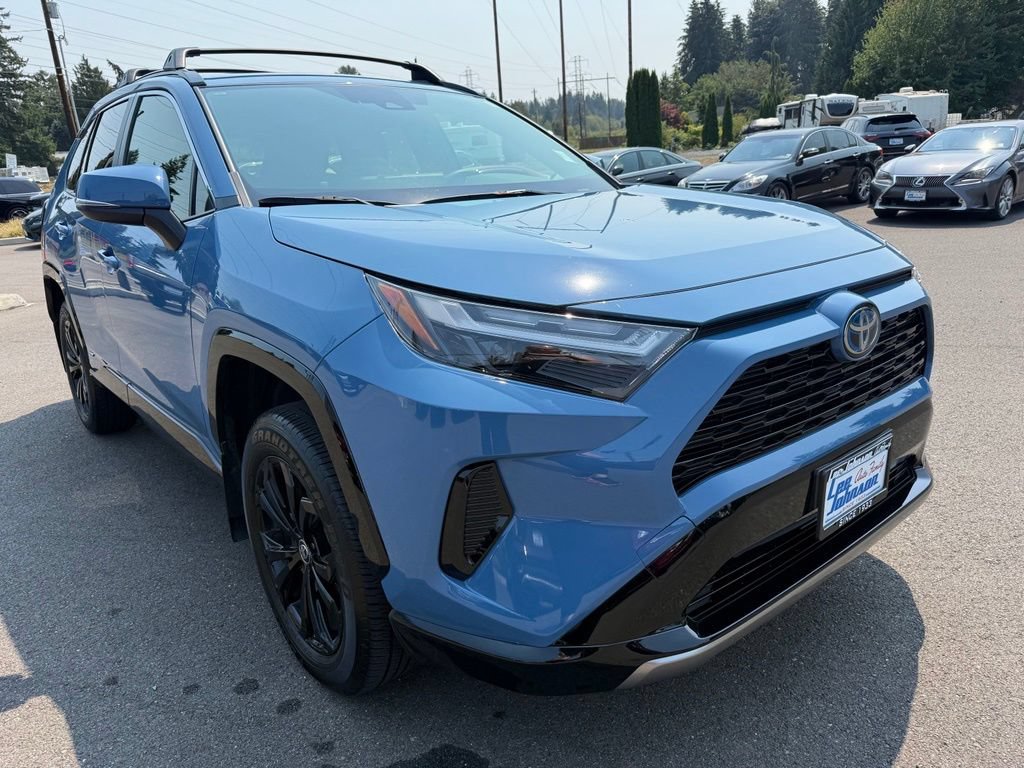 Used 2024 Toyota RAV4 SE w/ Convenience Package AWD/4WD image 7