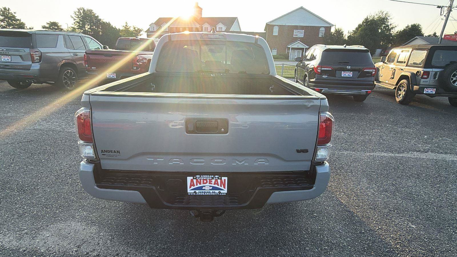 Used 2020 Toyota Tacoma TRD Sport AWD/4WD image 9