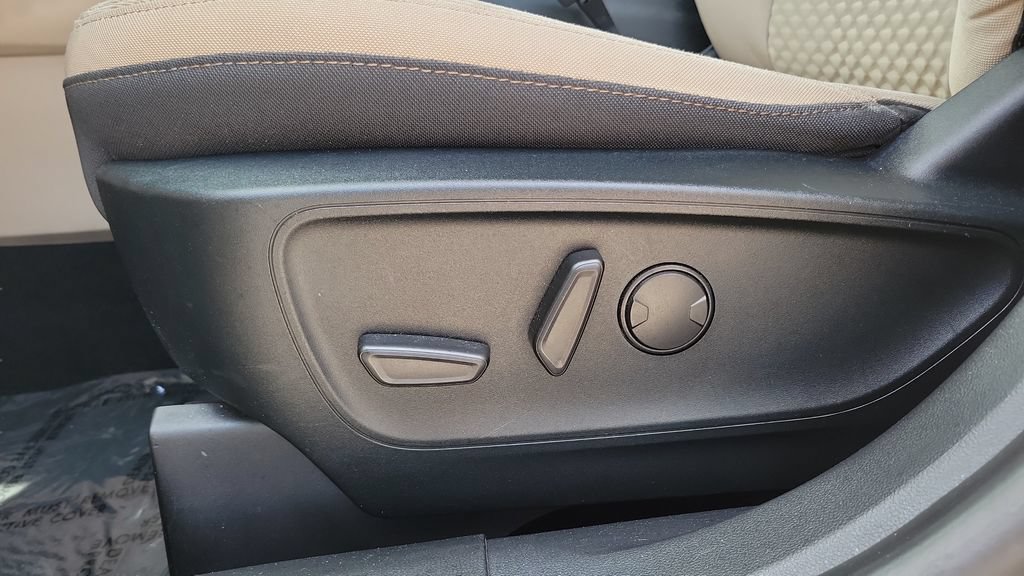 Used 2020 Ford Escape SE FWD image 16