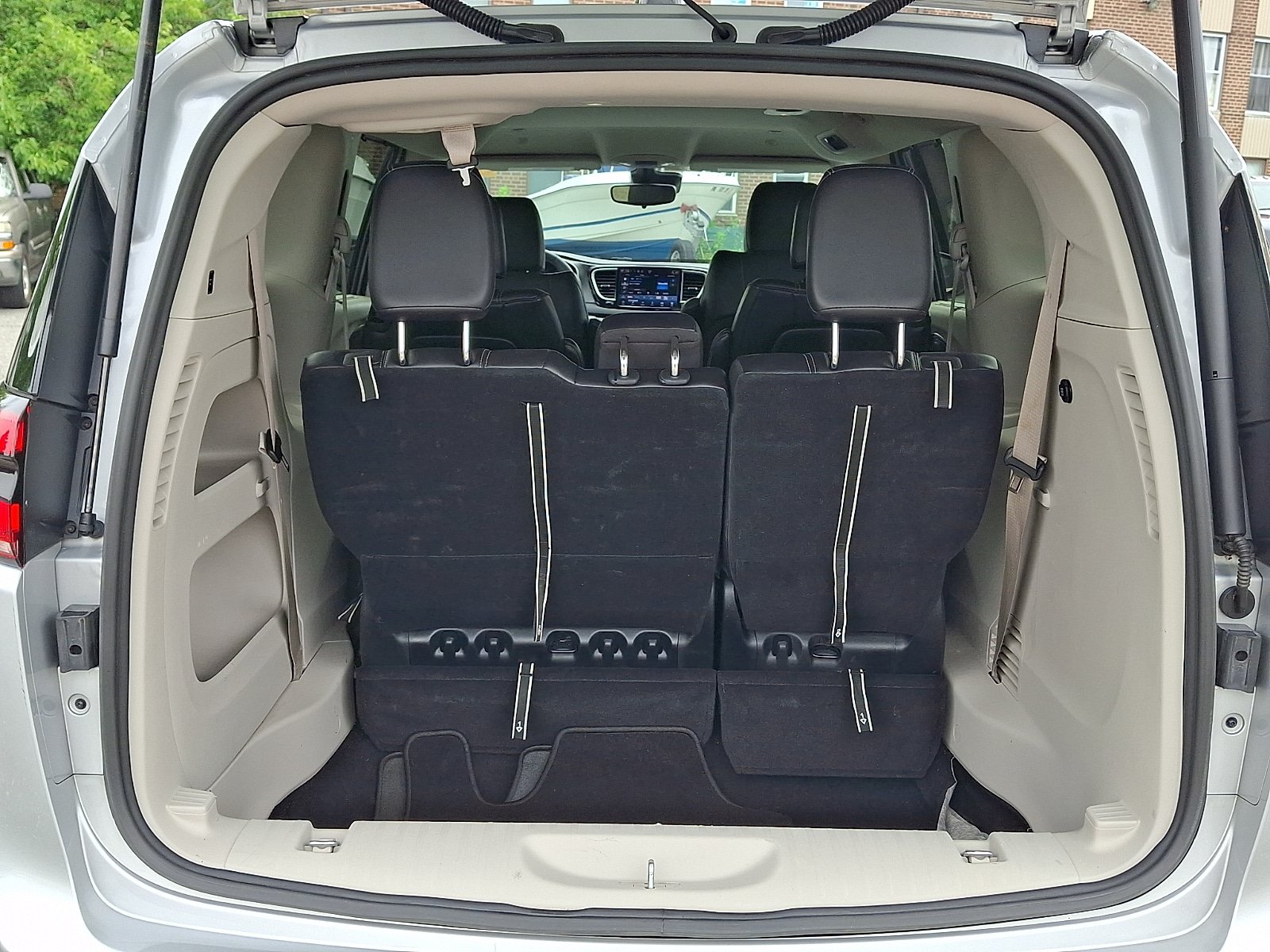 Used 2024 Chrysler Pacifica Touring-L FWD image 28