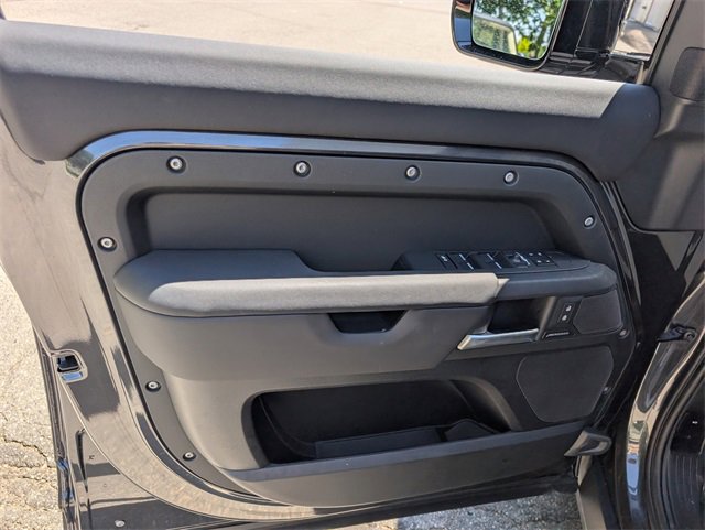 Used 2025 Land Rover Defender 110 S image 18