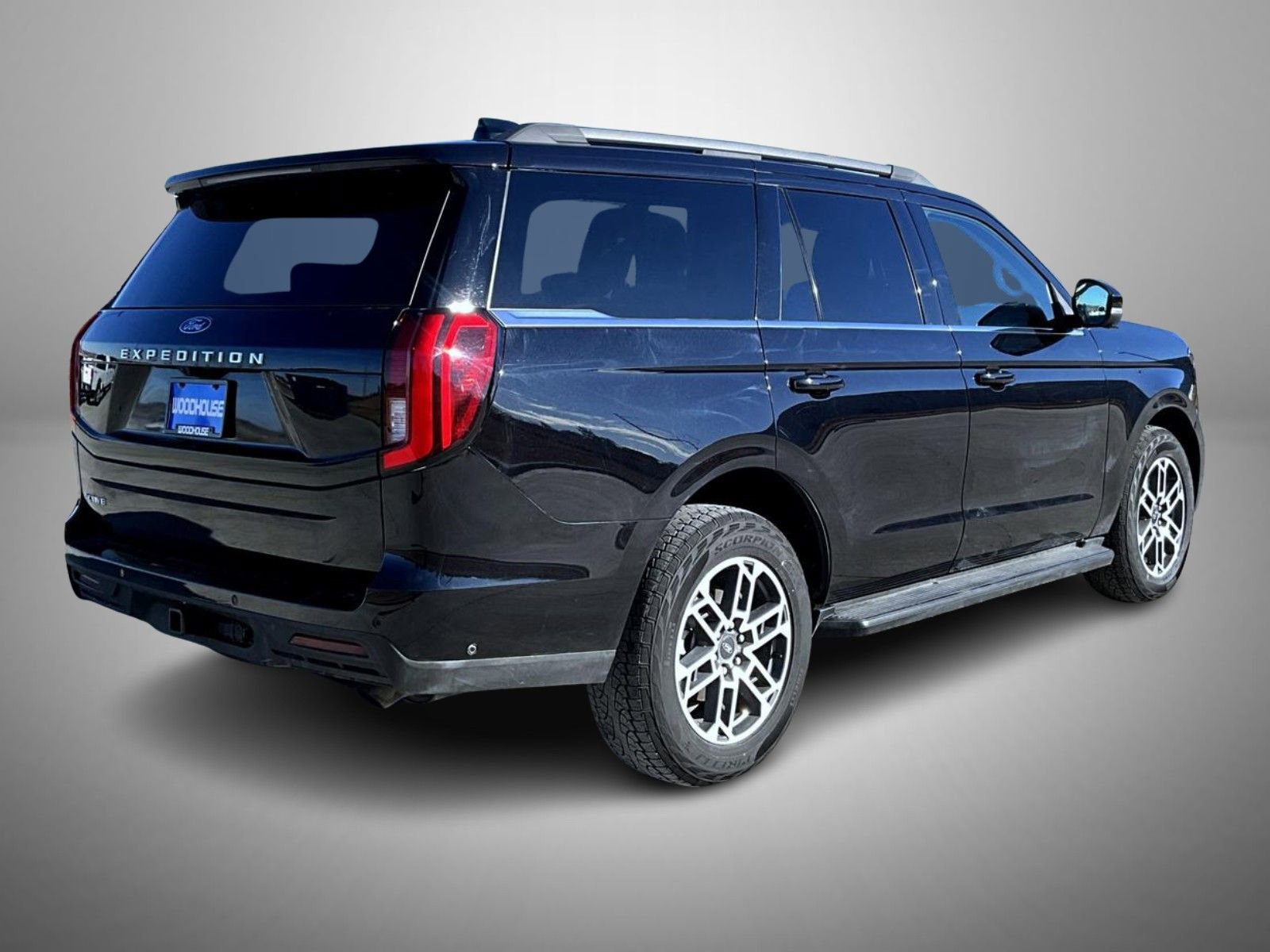 Used 2025 Ford Expedition Active image 5