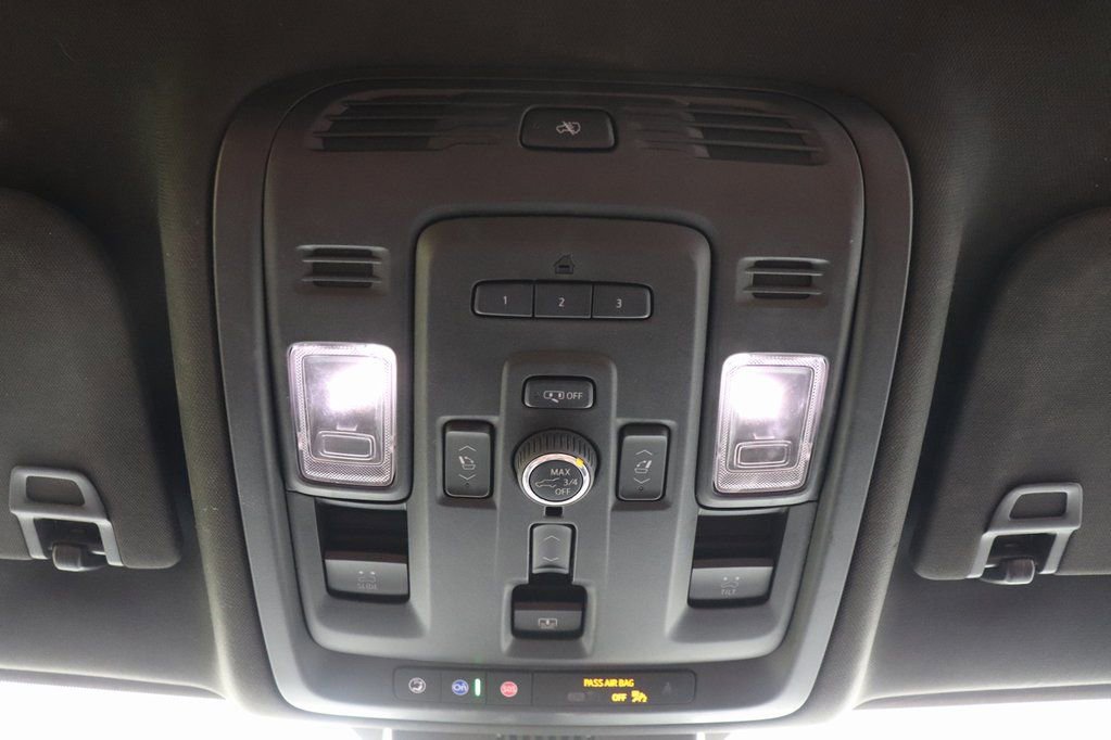 Used 2023 GMC Yukon XL Denali Ultimate image 32